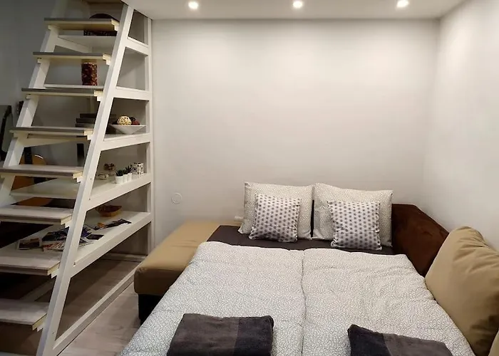 Violet Apartment, Cute Place Near Corvin Plaza, With Ac