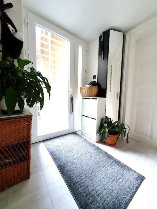 Violet Apartment, Cute Place Near Corvin Plaza, With Ac Appartement