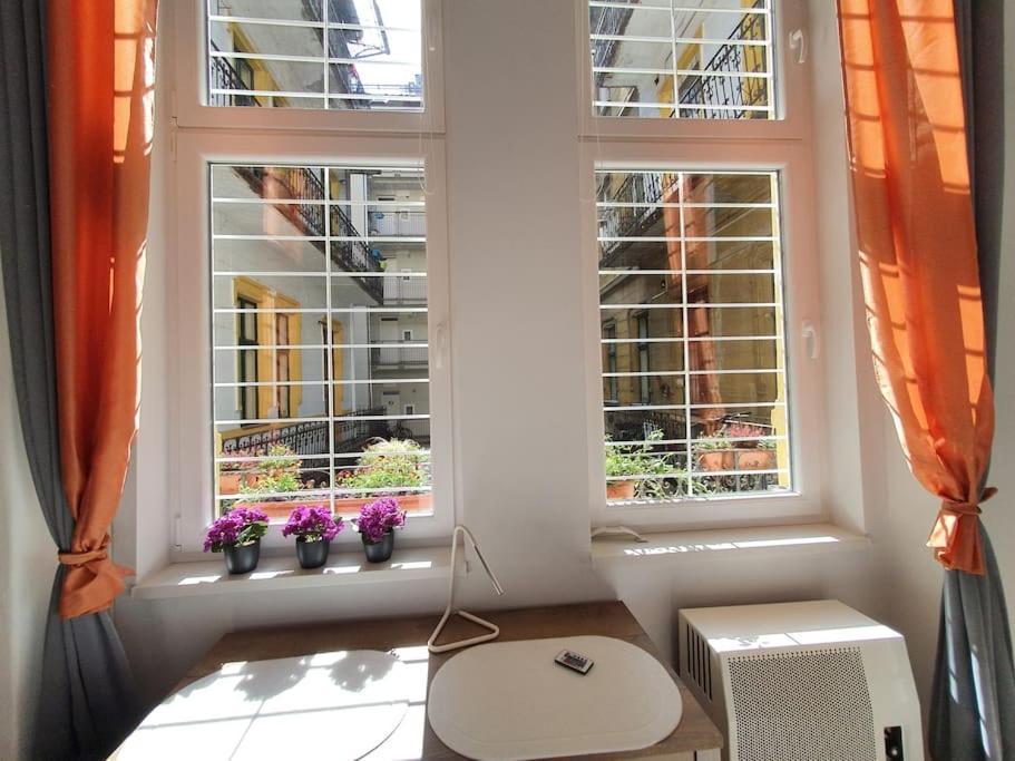 Appartement Violet Apartment, Cute Place Near Corvin Plaza, With Ac